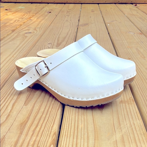 MIA White Leather Clogs - Picture 3 of 11